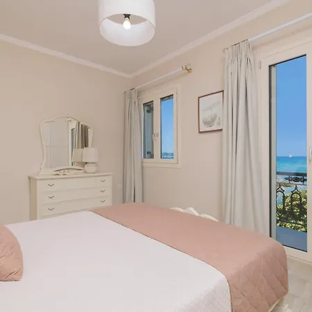Βίλα Elizabeth - Seafront Classic Villa! Αργάσι