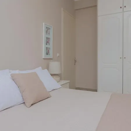 Βίλα Elizabeth - Seafront Classic Villa!