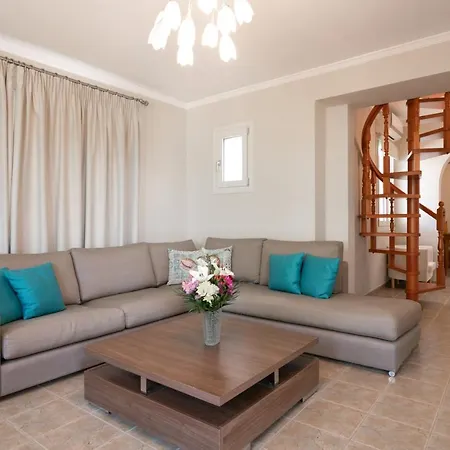Elizabeth - Seafront Classic Villa! Βίλα *