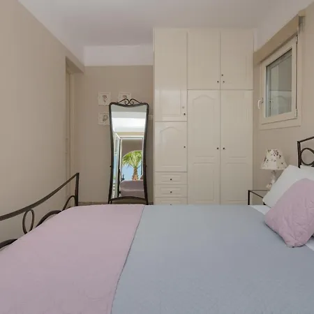 Βίλα Elizabeth - Seafront Classic Villa! Αργάσι
