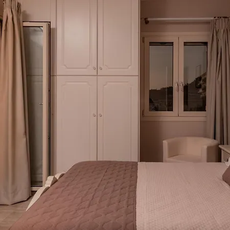 Elizabeth - Seafront Classic Villa! Βίλα Αργάσι