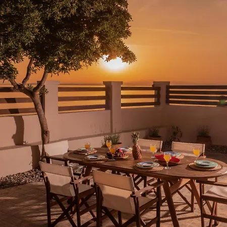 Elizabeth - Seafront Classic Villa! Βίλα Αργάσι
